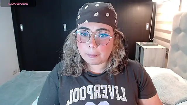 YiniBelle online show from May 14, 3:02 am