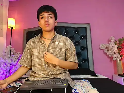 Snapshot of Davel_Svetla chatting on November 15, 1:18 pm Davel Svetla online show from November 15, 1:18 pm