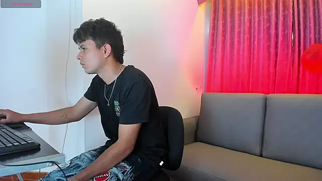 Hospick white online show from November 14, 6:28 pm