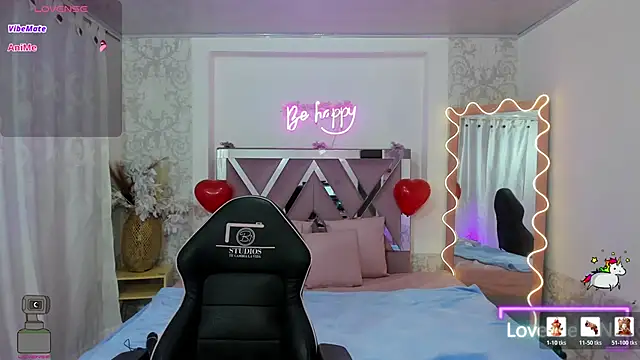 ISABELA TAY online show from February 19, 11:50 am