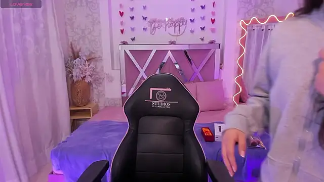 ISABELA TAY online show from March 10, 11:37 am