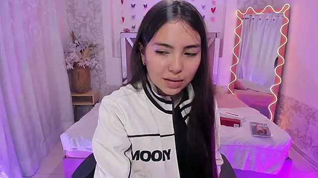 ISABELA TAY online show from March 31, 11:43 am