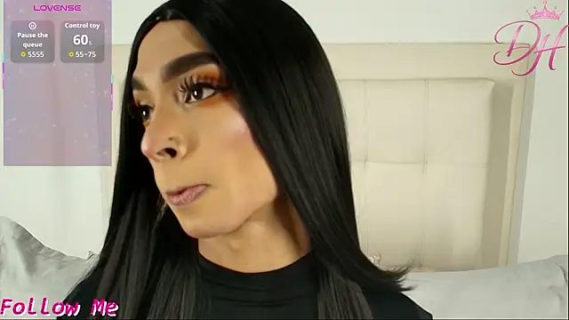 Daphne Hills online show from March 26, 3:12 am