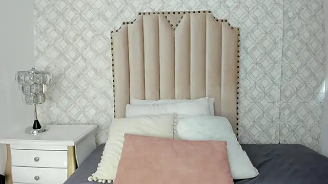 Snapshot of fallon_grey chatting on December 22, 8:06 pm fallon grey online show from December 22, 8:06 pm