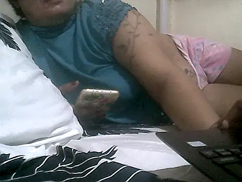 loriepinay46 online show from November 17, 2:01 pm