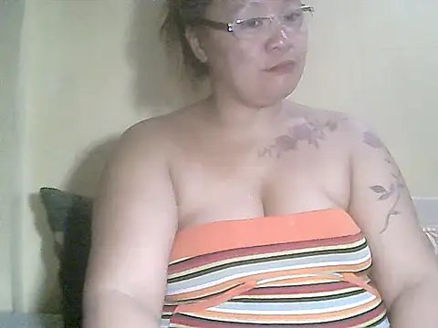 loriepinay46 online show from March 9, 12:20 pm