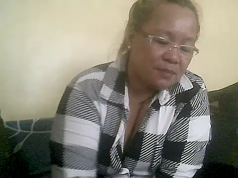 loriepinay46 online show from March 22, 4:49 am