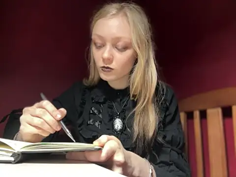 Snapshot of moonlight_fiend chatting on December 20, 5:31 pm moonlight fiend online show from December 20, 5:31 pm