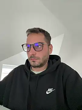 Snapshot of brrratan chatting on November 12, 1:55 pm brrratan online show from November 12, 1:55 pm