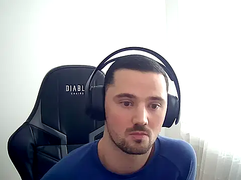 Snapshot of Handsomeboy4you chatting on November 12, 2:06 pm Handsomeboy4you online show from November 12, 2:06 pm