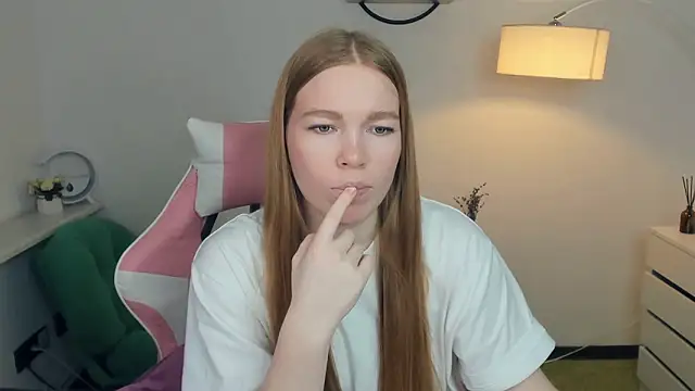 LavetaShiroma online show from November 24, 8:08 pm