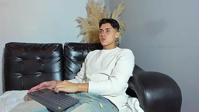 ZeusBrant online show from April 11, 1:04 pm