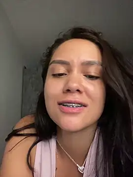 carolsapequinha online show from February 8, 2:20 pm