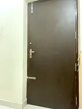 Snapshot of calibrow chatting on November 17, 3:45 am calibrow online show from November 17, 3:45 am