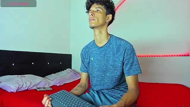 kaiborman00 online show from March 14, 2:50 am