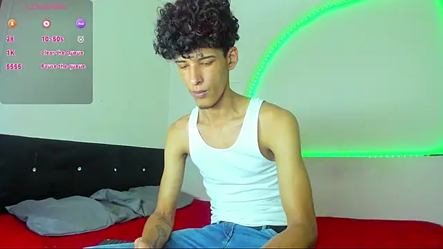 kaiborman00 online show from April 7, 2:56 am