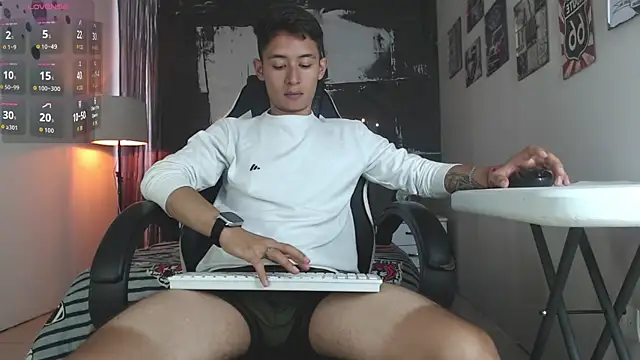 Snapshot of Angell01_ chatting on November 14, 8:07 pm Angell01 online show from November 14, 8:07 pm