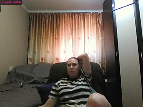 JenniDeep online show from April 14, 11:05 am