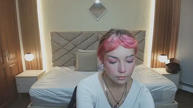 Laracooper  online show from February 21, 7:37 pm