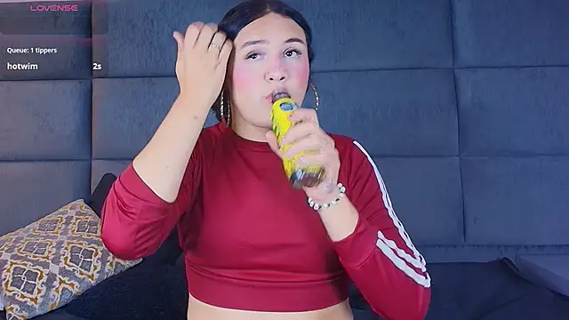 Snapshot of Tefanny_hot chatting on January 15, 2:54 pm Tefanny hot online show from January 15, 2:54 pm