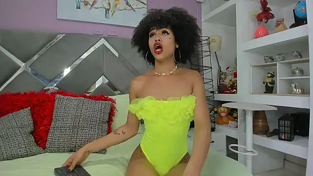 Snapshot of Zaira_sofiaa chatting on June 2, 2:02 am Zaira sofiaa online show from June 2, 2:02 am