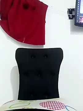 Snapshot of alexandra100gg chatting on November 18, 11:37 pm alexandra100gg online show from November 18, 11:37 pm