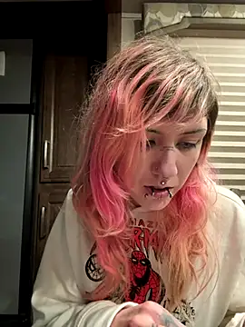 needlefaceUwU online show from November 23, 1:05 am