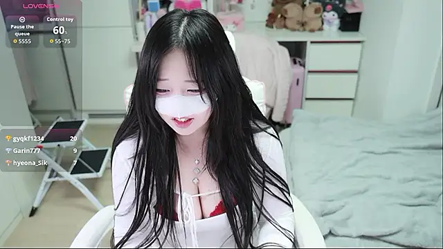 kimhyeona2005 online show from April 3, 12:03 pm