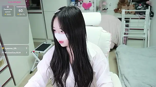 kimhyeona2005 online show from April 30, 12:00 pm