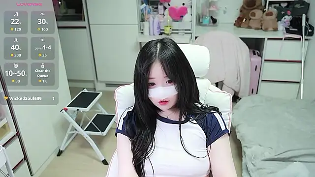 kimhyeona2005 online show from May 1, 11:48 am