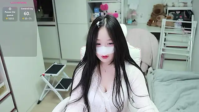 kimhyeona2005 online show from May 3, 12:00 pm