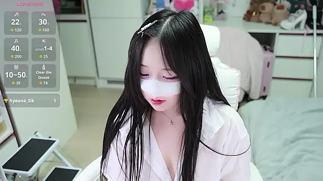 kimhyeona2005 online show from May 8, 11:37 am