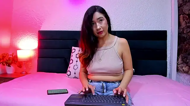 VictoriaRouge  online show from March 19, 4:49 am