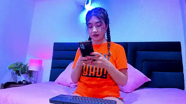 VictoriaRouge  online show from April 9, 3:06 am