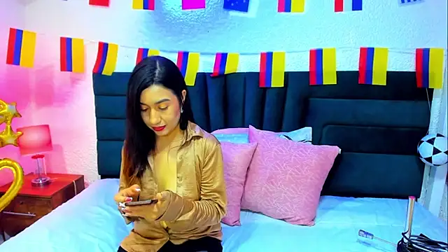 Snapshot of VictoriaRouge_ chatting on June 21, 10:56 pm VictoriaRouge online show from June 21, 10:56 pm