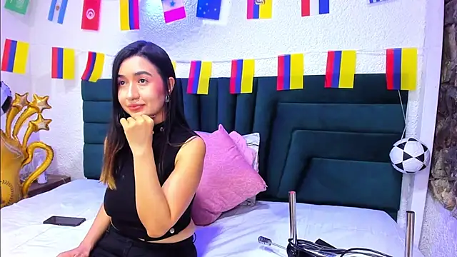 Snapshot of VictoriaRouge_ chatting on June 22, 9:12 pm VictoriaRouge online show from June 22, 9:12 pm