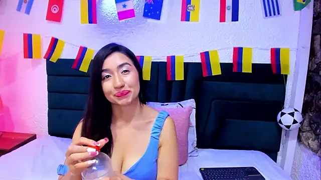 Snapshot of VictoriaRouge_ chatting on June 30, 8:21 pm VictoriaRouge online show from June 30, 8:21 pm