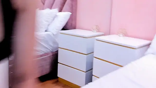 roxyflame  online show from November 27, 11:45 am