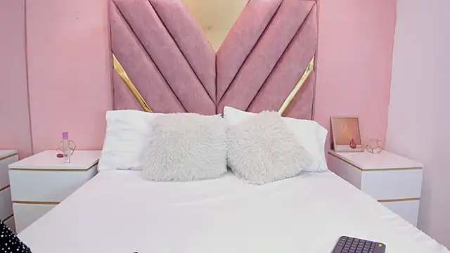 roxyflame  online show from December 16, 11:48 am