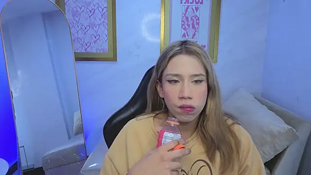 Evy Luxx v online show from April 8, 3:28 am