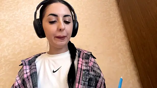 Snapshot of CindyFlowers chatting on November 14, 12:15 pm CindyFlowers online show from November 14, 12:15 pm