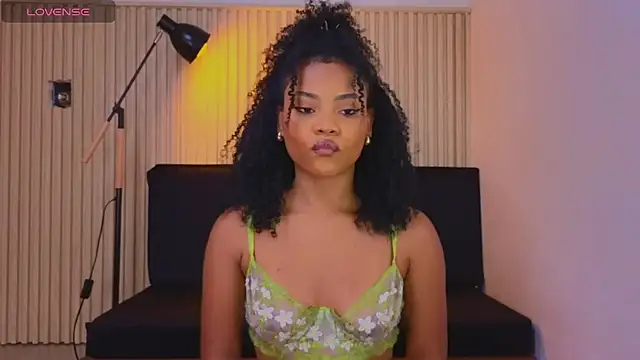 Snapshot of vanestraus chatting on April 28, 8:47 pm vanestraus online show from April 28, 8:47 pm