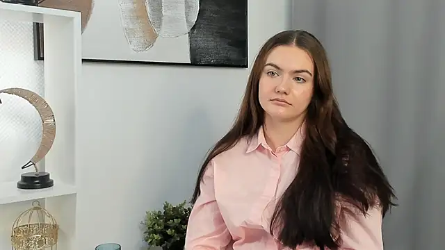 LoraGeraghty online show from November 14, 7:40 am