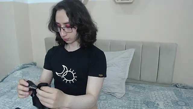 Charlothe 7 online show from April 21, 2:45 pm