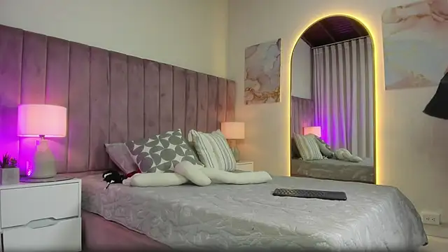 Valentino moretti online show from February 12, 1:17 pm