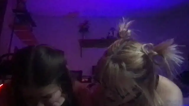 Snapshot of Luna_Ray_21 chatting on December 14, 11:42 pm Luna Ray 21 online show from December 14, 11:42 pm