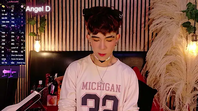 Angeldust19 online show from February 19, 4:08 am