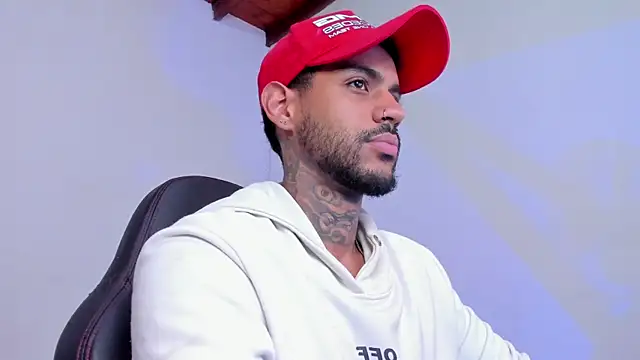 LuigiVitale 1 online show from November 27, 8:05 am