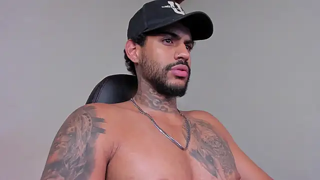 LuigiVitale 1 online show from January 14, 2:28 am