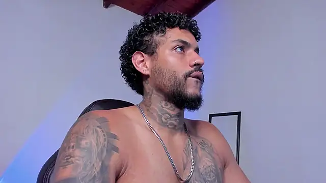 LuigiVitale 1 online show from March 17, 1:10 am